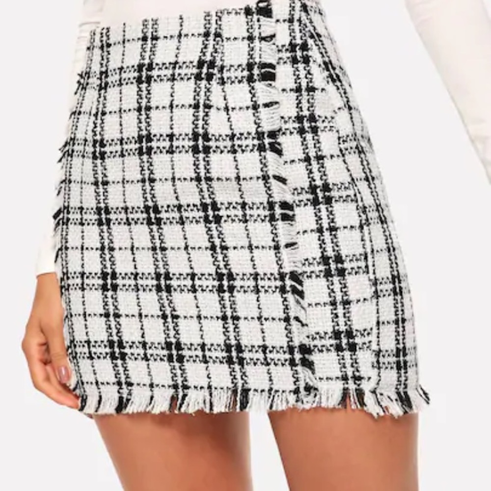 Frayed Trim Plaid Tweed Mini Skirt Black & White - Picture 2 of 4